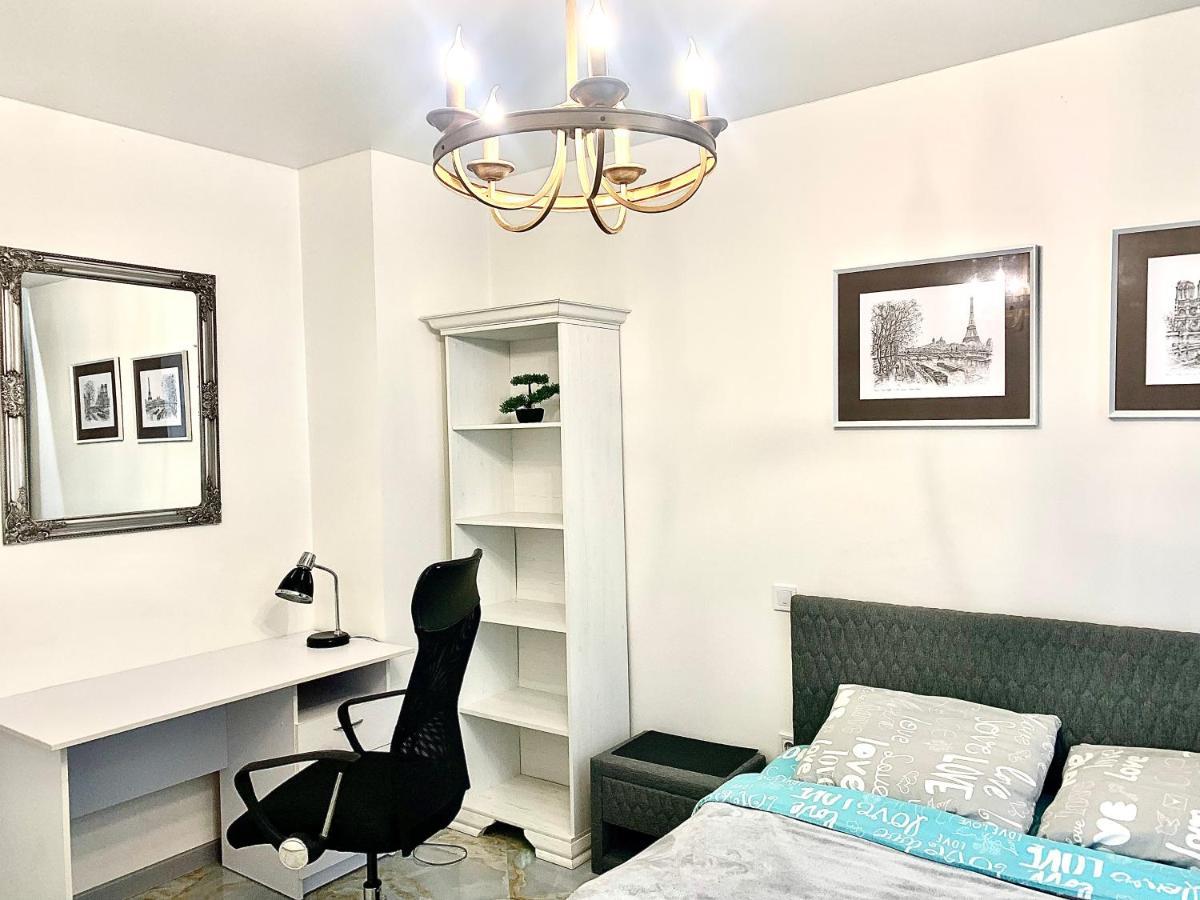 4-Room Jacuzzi Apartment Львов Экстерьер фото