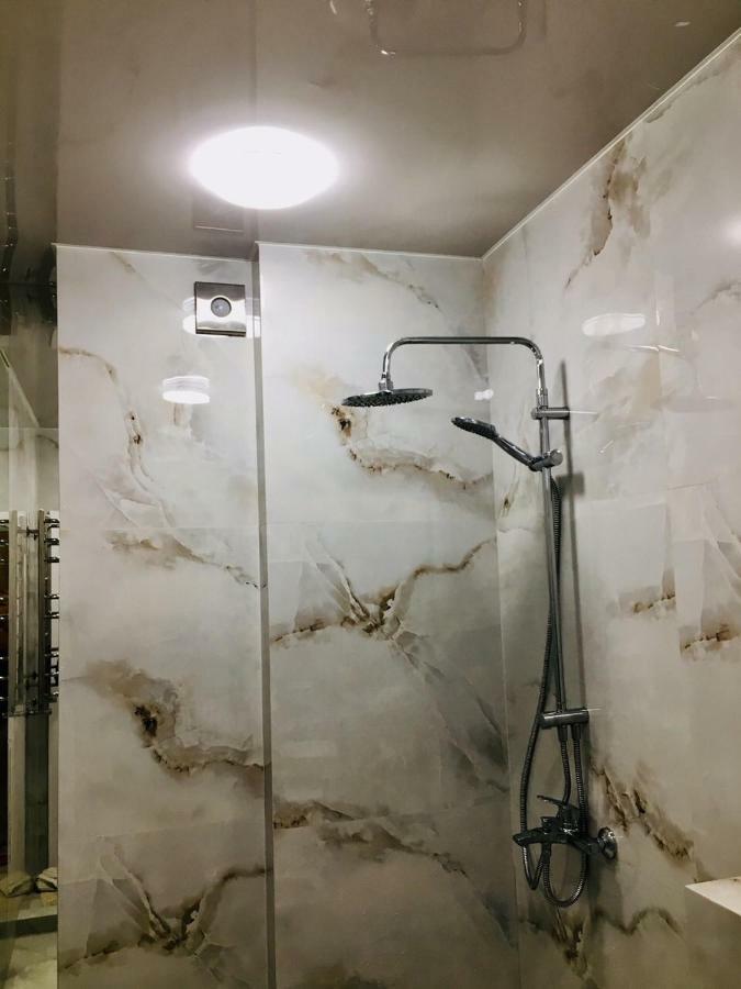 4-Room Jacuzzi Apartment Львов Экстерьер фото
