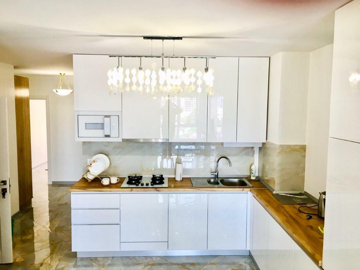 4-Room Jacuzzi Apartment Львов Экстерьер фото