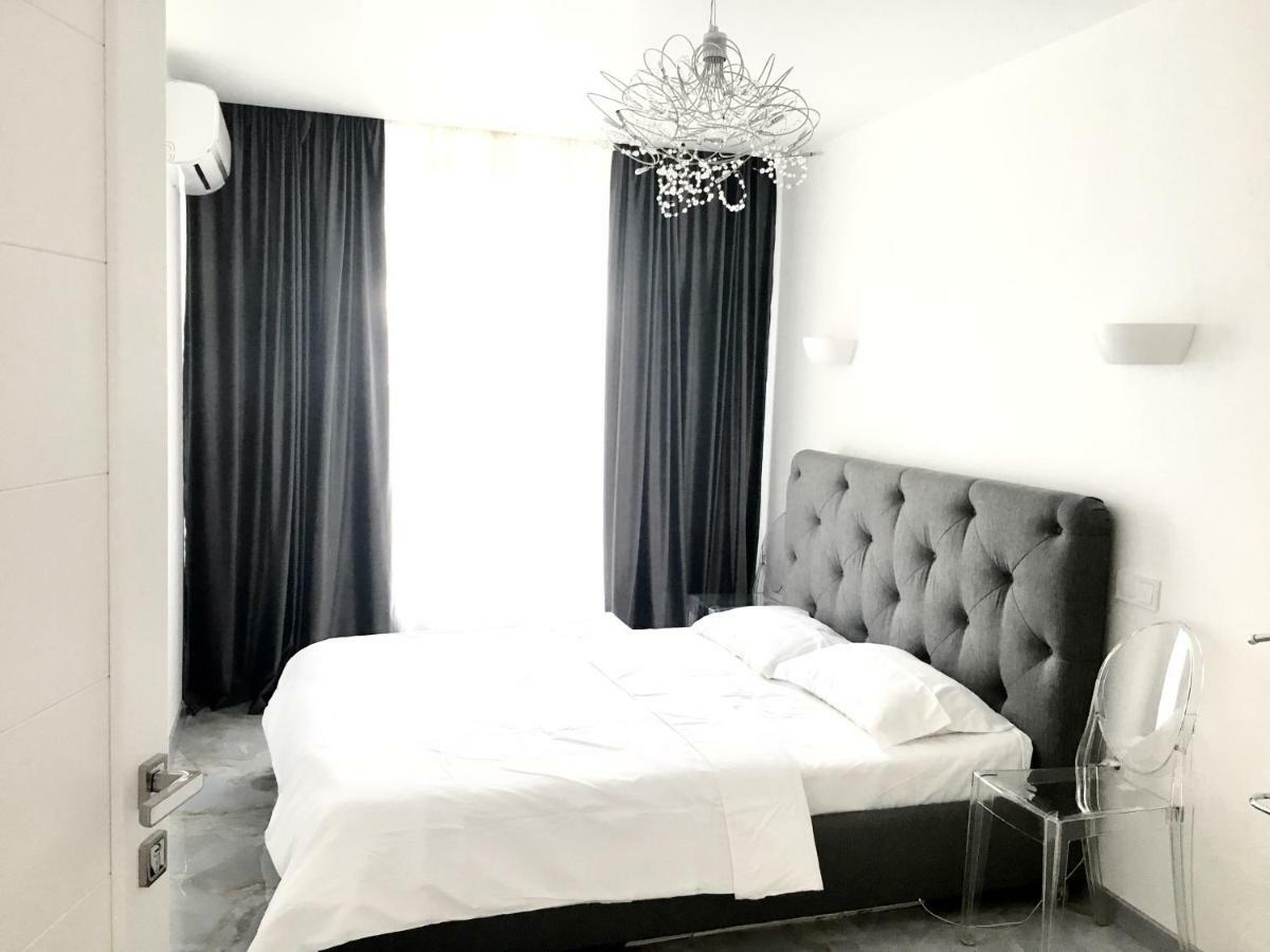 4-Room Jacuzzi Apartment Львов Экстерьер фото